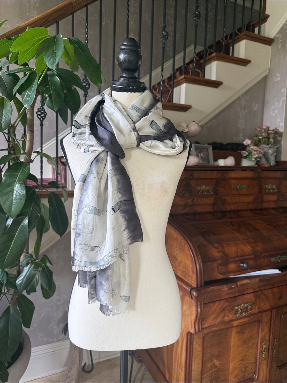 CHICOS ladies black and white tie-dye design 100% silk scarf NWOT - Picture 10 of 10